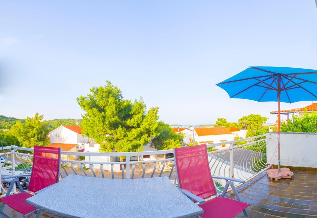 The Sea House Apartments Vis Phòng bức ảnh