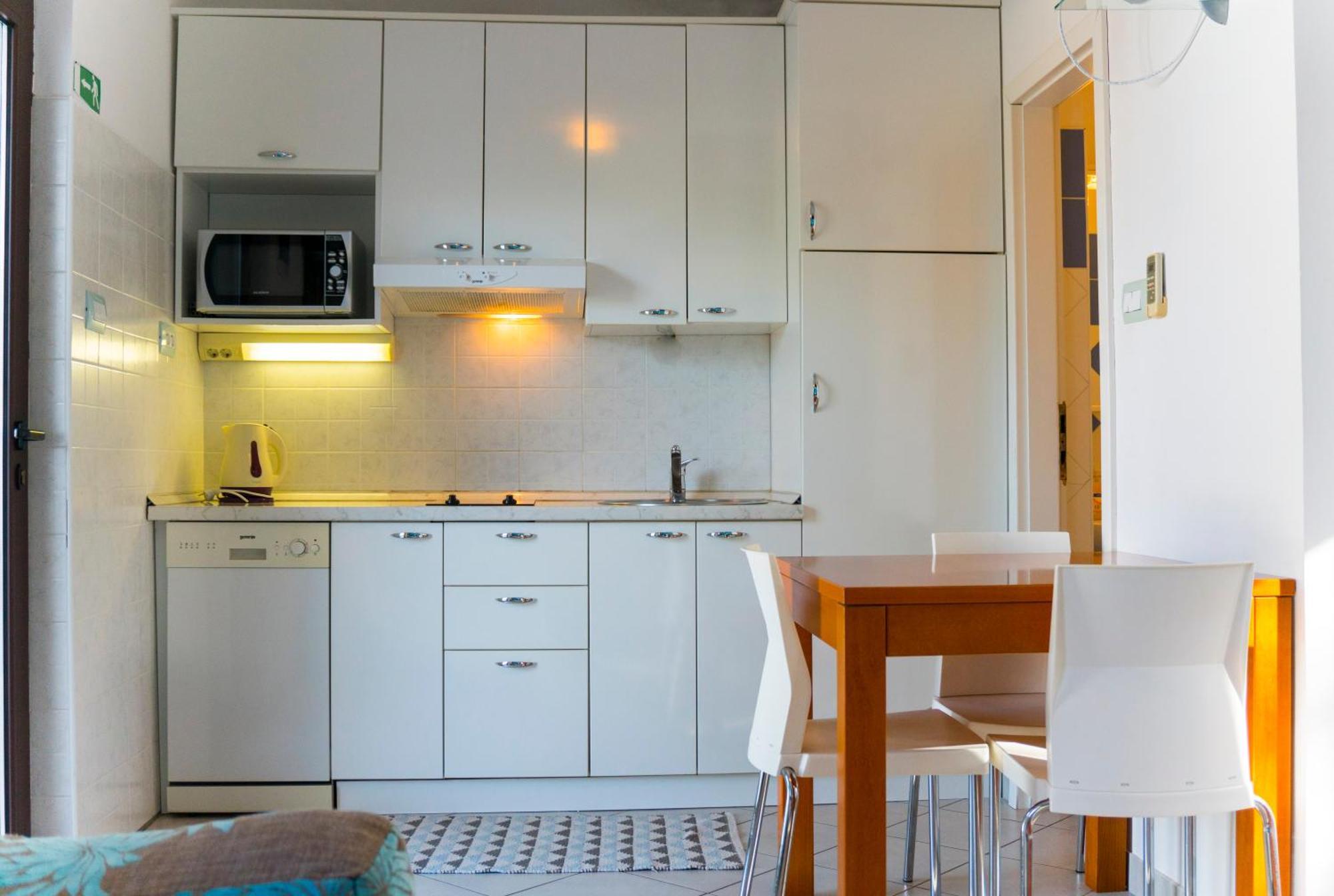 The Sea House Apartments Vis Phòng bức ảnh