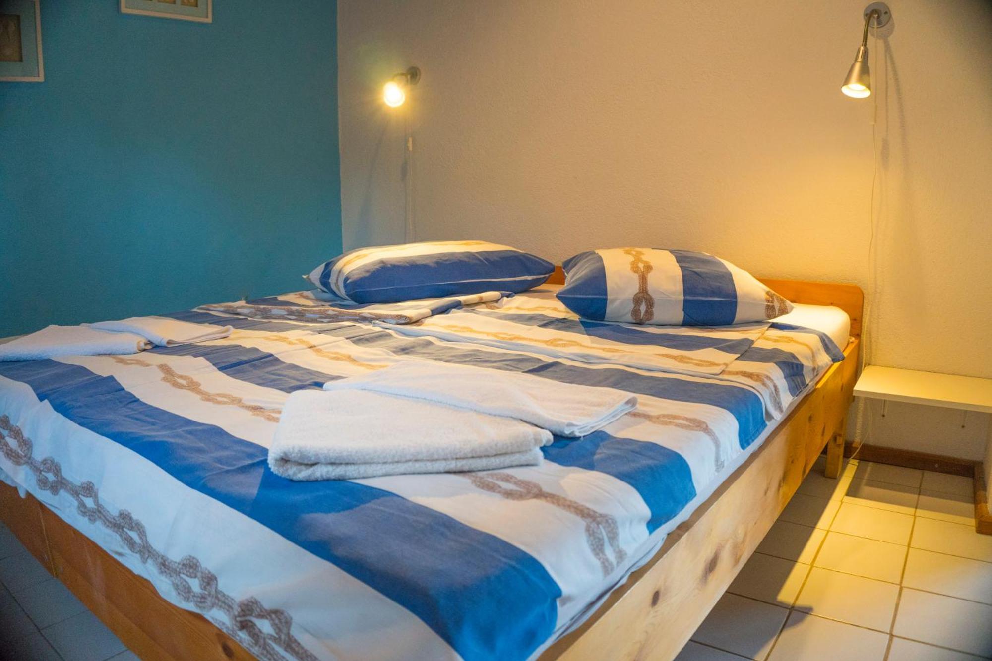 The Sea House Apartments Vis Phòng bức ảnh