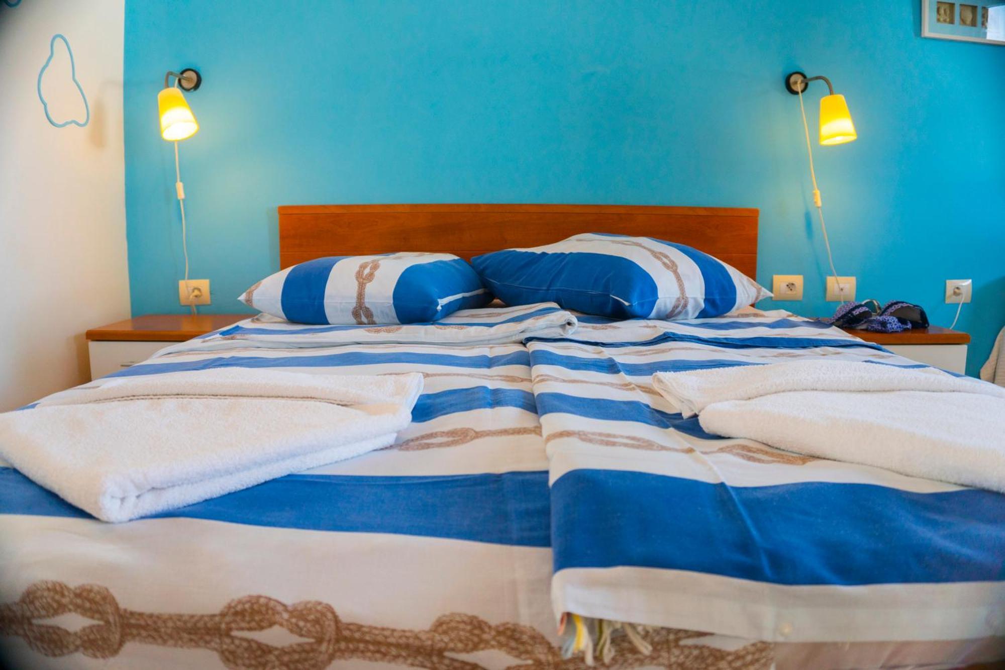 The Sea House Apartments Vis Phòng bức ảnh