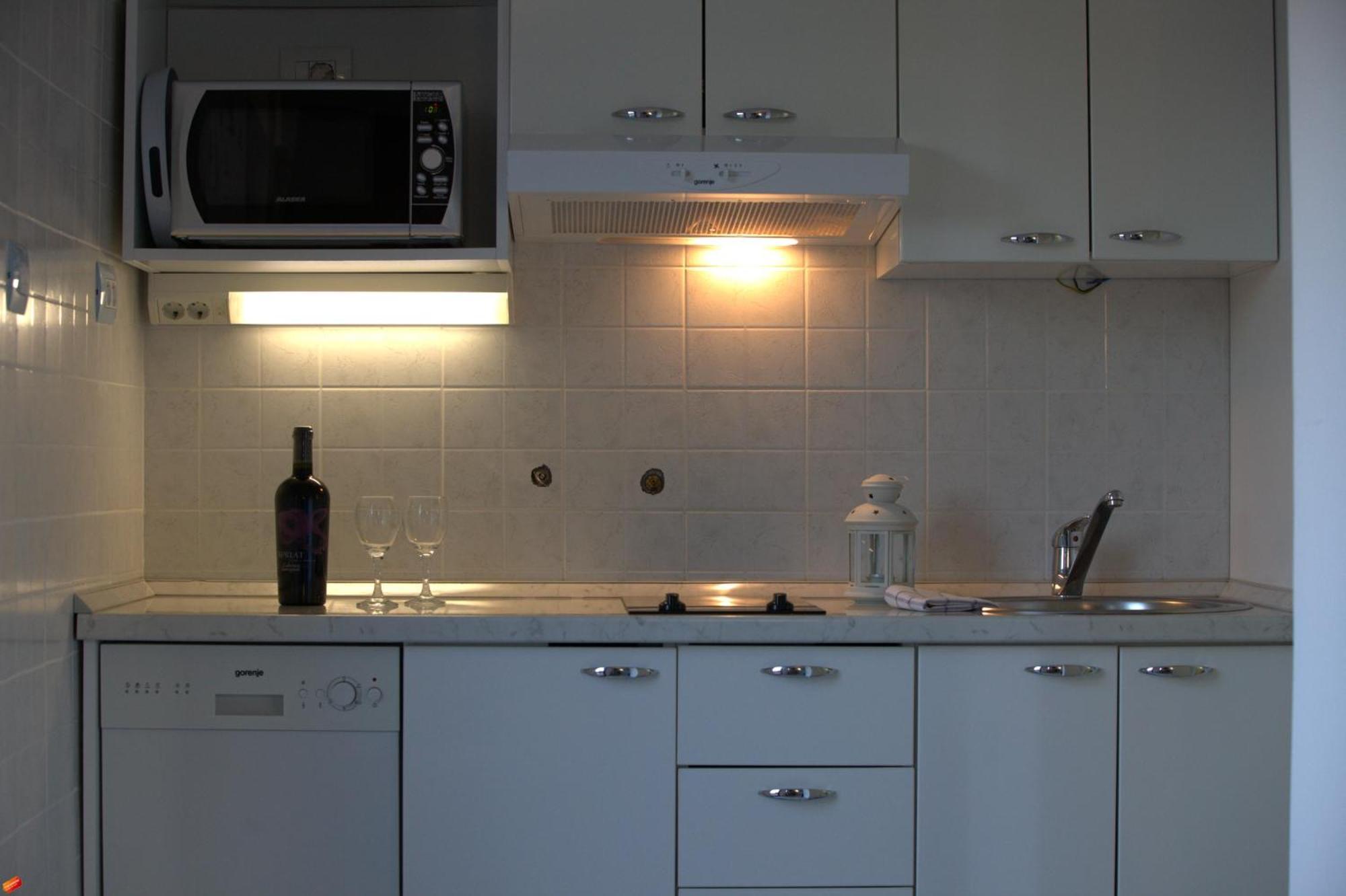 The Sea House Apartments Vis Phòng bức ảnh